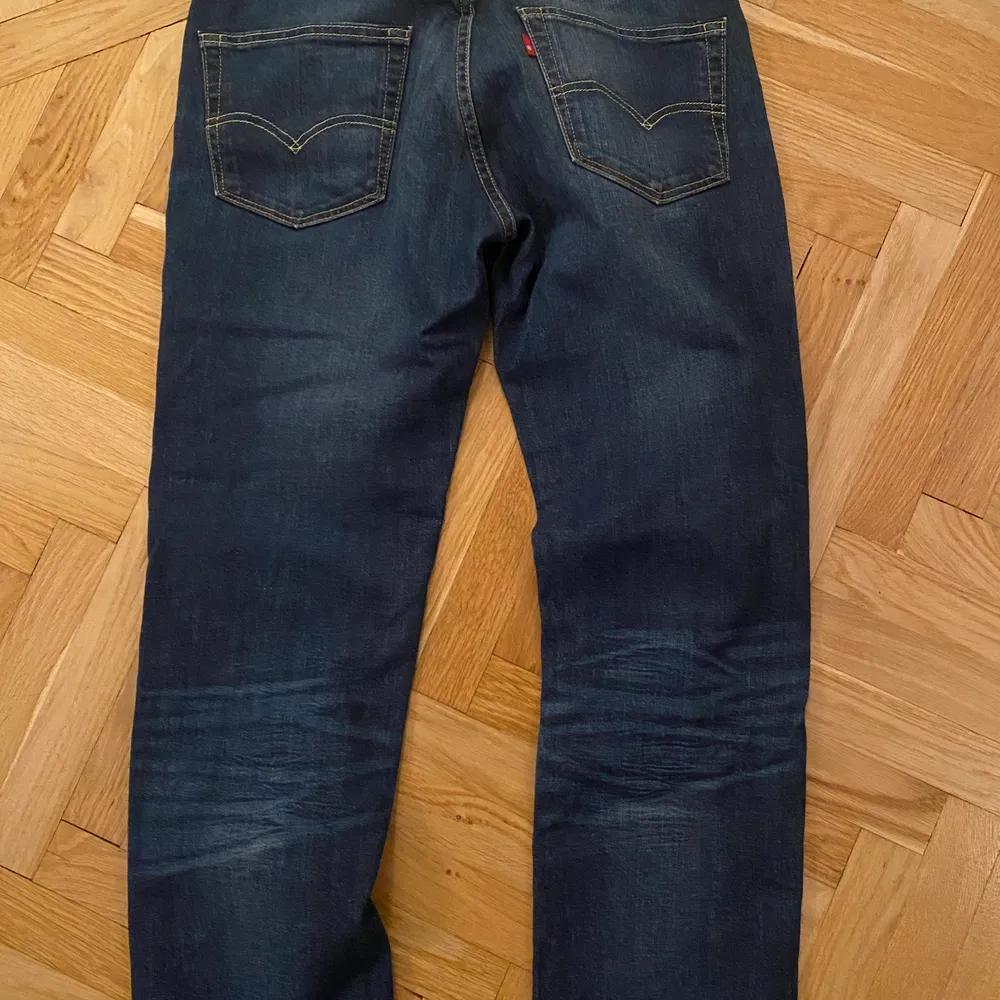 Levis jeans, fint skick! Lågmidjade. . Jeans & Byxor.