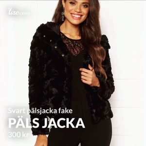 Pälsjacka med luva - Pälsjacka med luva, super skön, andvänd fåtalgånger. Skriv för fler bilder💞