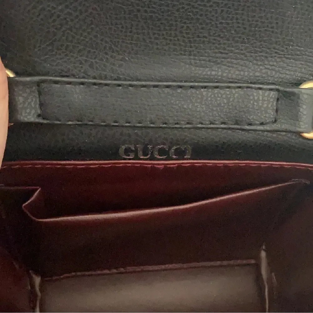 En super fin Gucci (kopia) aldrig använd och är i nyskick. Väskor.