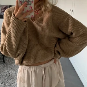 Stickad tröja  - Såldw denna tröja men den är såld men säljer likadan i ljusgrå. Kom gärna med egna priser. 