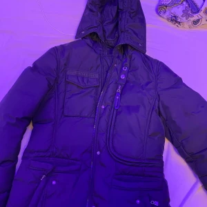 Hollies jacka  - Jätte fin hollies jacka. Finns päls till. Den är i storlek 44 men passar Både L och M.❤️ kan gå ner i pris vid snabb affär 