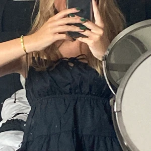 Trendig fin topp💘 - Säljer denna populära och trendiga superfina blusen från h&m i strl xs💗💗 endast använd ett par gånger☺️👍❤️ frakten ligger på köparen