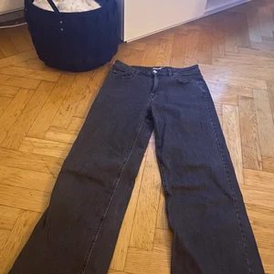 Svarta vida jeans  - Använda
