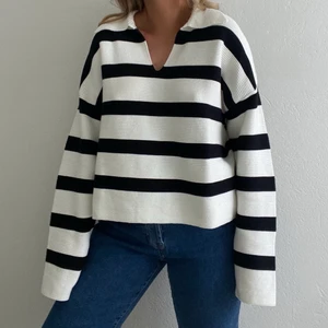 Populär tröja från nakd  - Slutsåld populär randig tröja från nakd i storlek L. Använd 1 gång för fotning. 