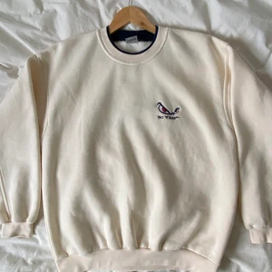 Sweatshirt NO FEAR - Jättemjuk oversized sweatshirt från No Fear i nyskick. Är köppt på secondhand men jag har bara använt den en gång 💓💓💓 Köparen står för frakten, men kan också mötas upp i Malmö/Lund😋