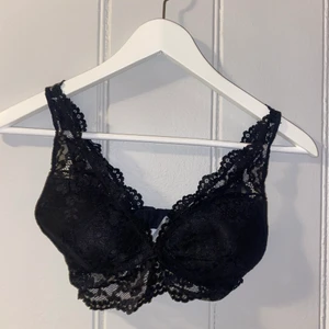 Spets bh - Svart spetsbh från gina tricot i storlek S