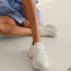 Nakd skor  - Skor i 39kr, men passar mer 38. Frakt 66kr spårbar. Helt nya, endast haft en gång så inga tecken på användning ❤️