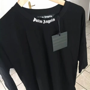 Stl L - Jag säljer min palm angel svart och vitt för att den är för stor för mig. bra material 