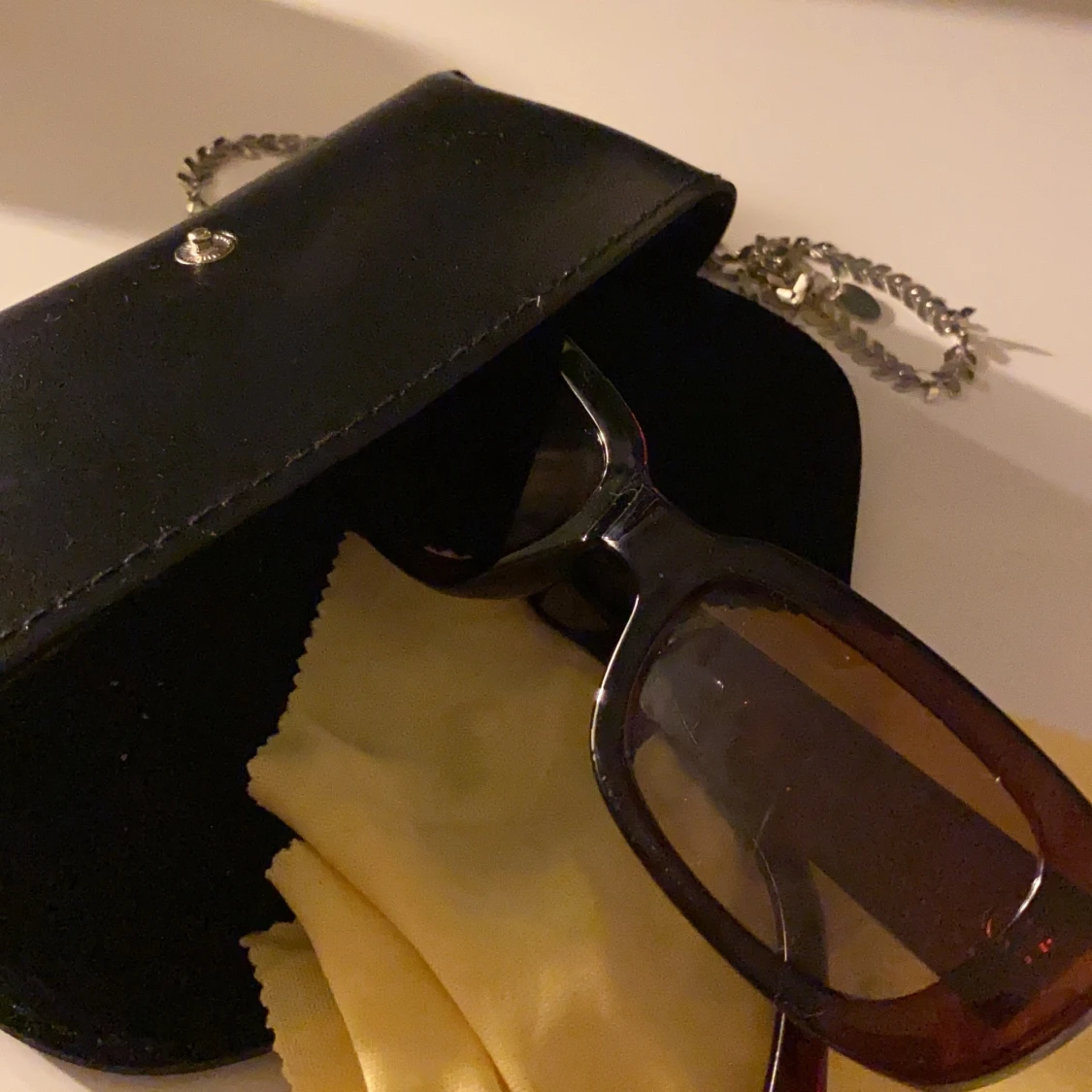 Oanvända solglasögon - 90