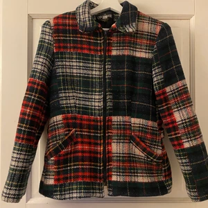 Vintage jacka - Vintage jacka i kavaj modell, perfekt vårjacka! Jag bär vanligtvis S och är 177 cm.