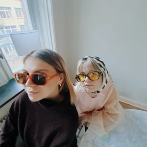 Solglasögon  - Har fortfarande några solglasögon kvar!! 1 par 189kr - 2 par för 350 kr. Bjuder på frakten ✨😎