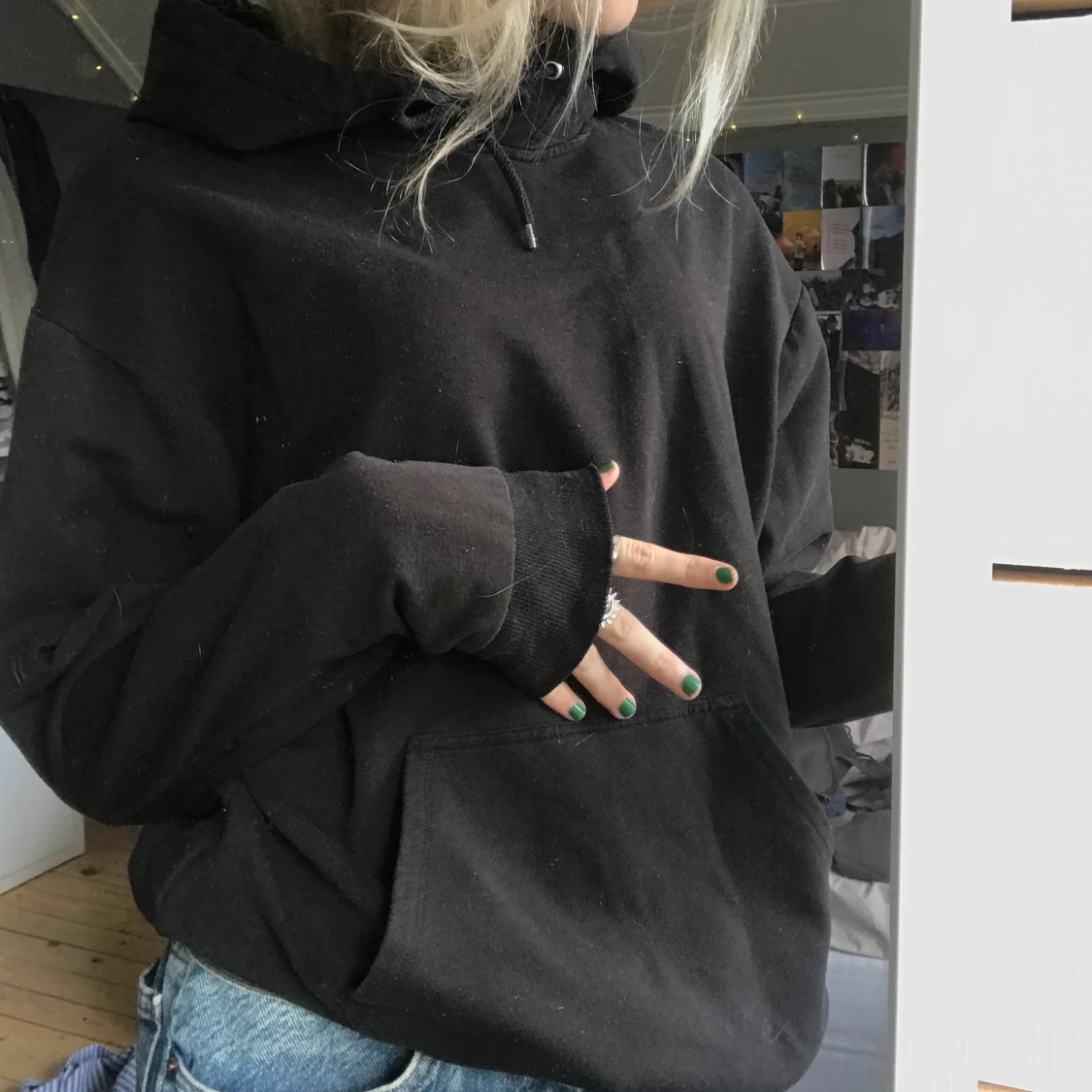 Svart hoodie