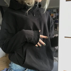 Svart hoodie - Svart hoodie från Carlings nypris 299kr