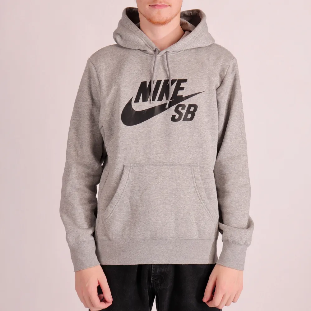 Grå Nike SB hoodie i fint skick! . Hoodies.