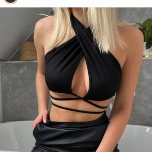 Knyttopp - Jätte fin topp från akstudios, säljer pga att den va lite för stor för mig, helt oanvänd. Nytt pris 229 mitt pris 170