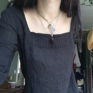 Söt blus  - blus från noa noa i så skönt och fint tyg! Står xs men skulle passa större också! Armarna är inte går inte hela vägen ned till händerna puss 