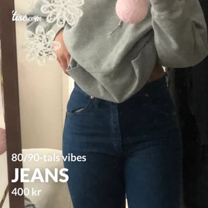 Wrangler jeans - Väldigt snygga wrangler jeans som tyvärr är för små för mig. Köpte dom för 800kr. Storleken skulle jag säga sitter bra på någon som har S eller Xs i vanliga fall. Byxorna är straight leg och sitter väldigt fint över kroppen. Pris kan diskuteras☺️