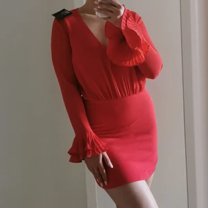 Klänning  - Superfin klänning från med öppen rygg, helt oanvänd. 