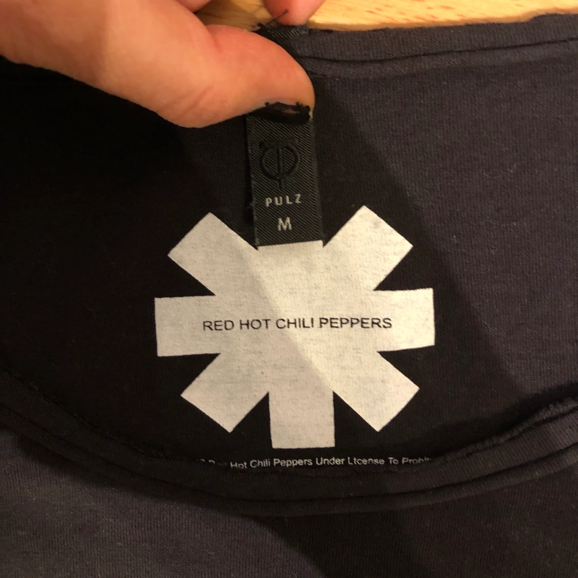 red hot chilli pepper official t shirt  - 91