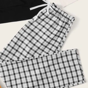 Pyjamasbyxor från SHEIN - Blir inte av att jag använder då de är för korta. Frakt tillkommer💞