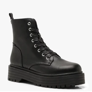Boots! - Dessa dösnygga boots i strl 36 🖤 nypris var 630kr & de är fortfarande i gott skick men har använt dem ett par ggr så tar emot bud från 99kr ⚡️ skriv för fler bilder! 