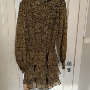 Klänning - HELT OANVÄND!! 🦋Strl 36. Tror inte att den finns kvar längre på hemsidan, mitt pris 300kr