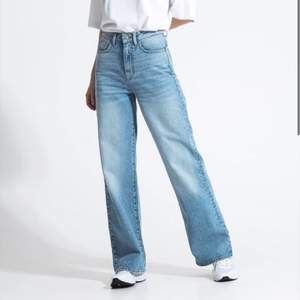 Jättefina jeans som jag nu säljer pga att jag köpt de i fel storlek. Endast använda ett fåtal gånger. ❗️frakt tillkommer❗️