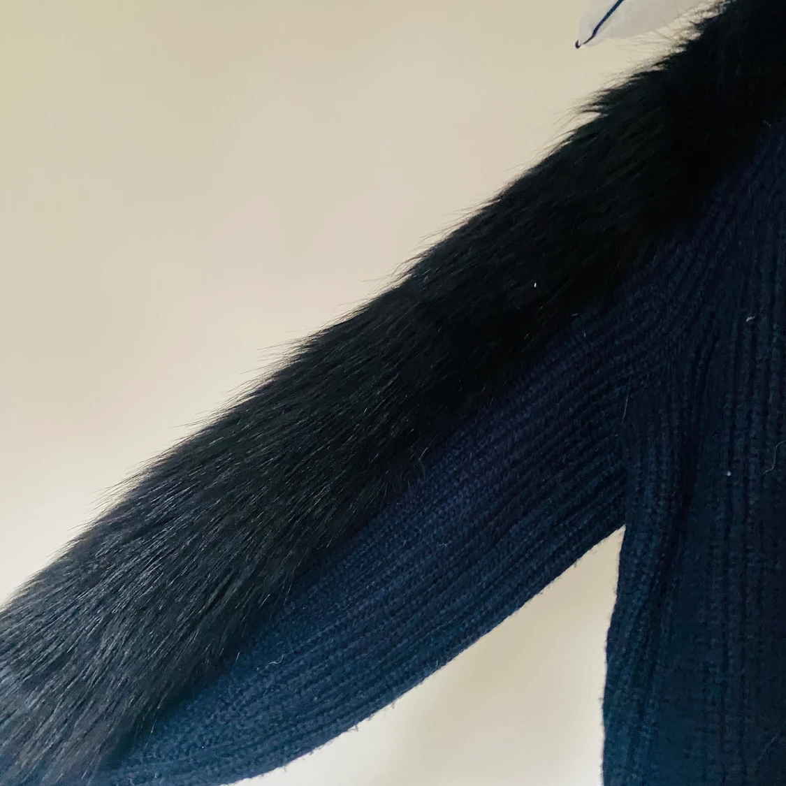 Stickad tröja från H&M med fake päls🤍 - 90