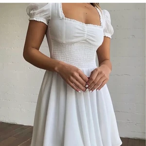 Studentklänning  - Jättefin klänning från TigerMist. Aldrig använt och med prislapparna kvar! Perfekt tlll studenten. Pris kan diskuteras💗