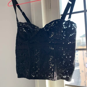 Korsett  - Korsett i storlek M säljer då den tyvärr är för stor