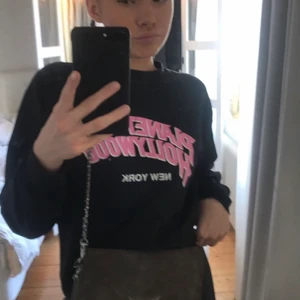 Zadig väska - Kollar nu intresset på min rock suede zadig väska i grå. Superfin väska som inte används nog och i välsigt fint skock. Dustbag, kvitto medföljer. Köpt för 3500kr och tar nu bud