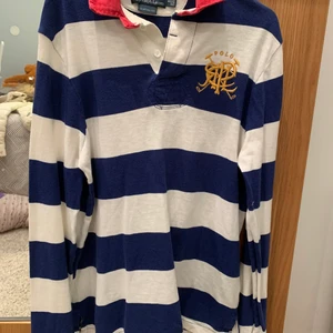 Ralph Lauren - Riktigt snygg, ser man potentialen går den att styla hur bra som helst💥för stor för mig tyvärr, är ca och sitter oversize på S/M.  Kan mötas i Malmö/lund eller frakta och då delar vi.