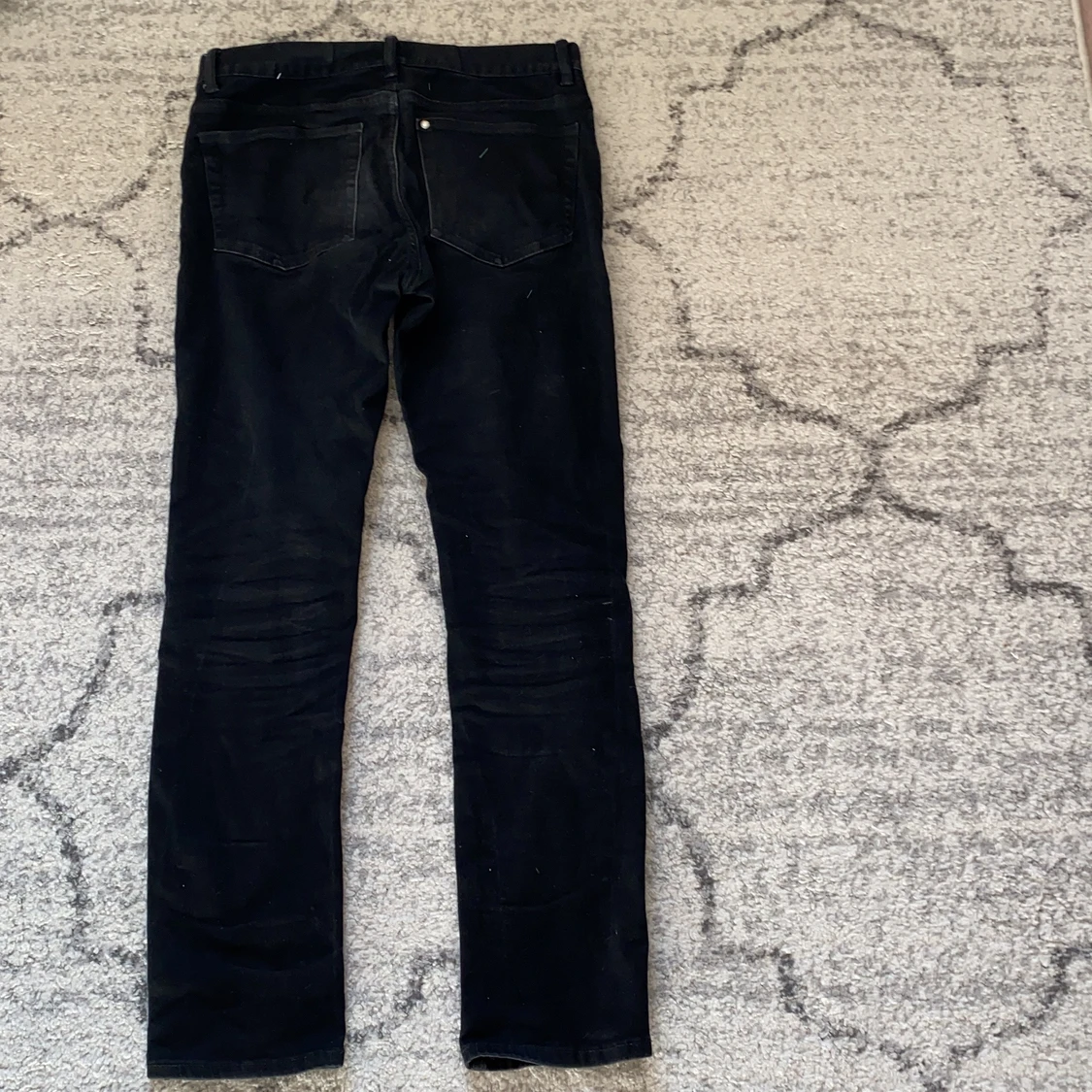 H&M - Svarta slim jeans - 91