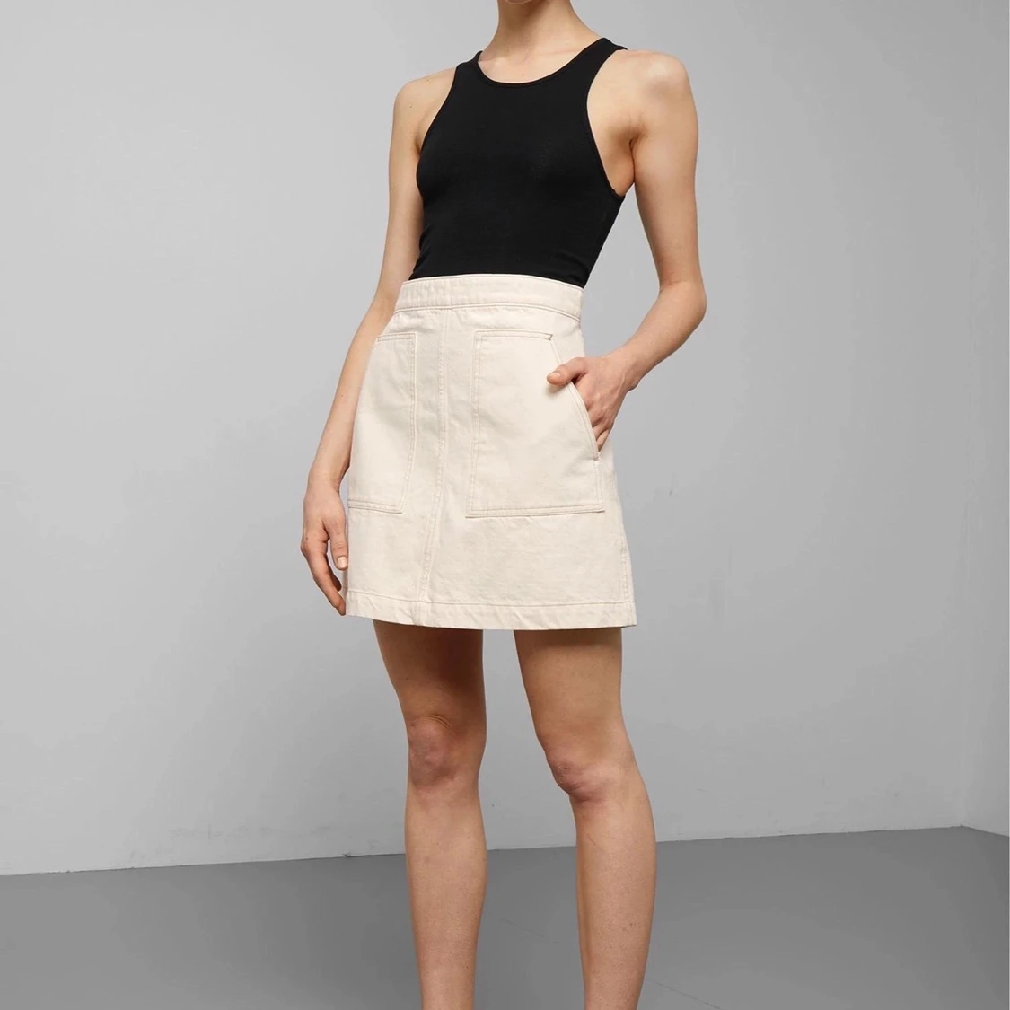 Weekday beige ecru kjol storlek 34