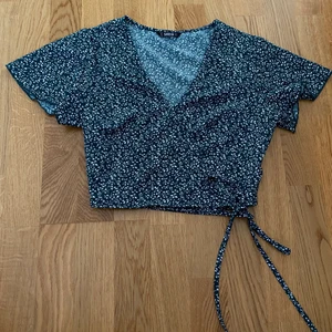 Topp - Säljer denna superfina topp från shein, använd endast en gång och kommer inte till användning längre för mig