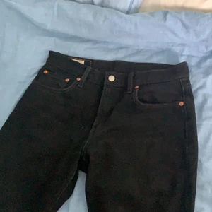 Levis Hi-ball Svart - Raka jeans, använda 4 gånger nyköpta från carlings, felfria jeans