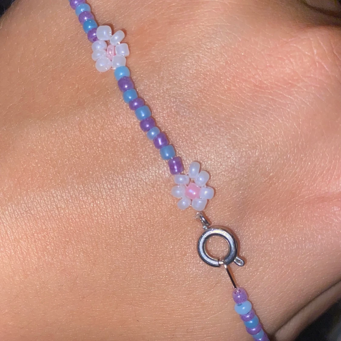 Blommigt pärlhalsband  - 91