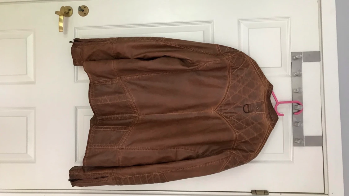 Brun fake skinnjacka, strl L - 90