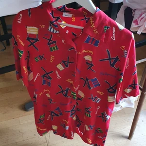 En 30 tal Söt cowboy fri styler summer beach unisex shirt - Säljer min söt 30 tal unisex summer skjorta.som är användade 2 gånger och passar gätte bra till Cowboys and buggy Stilar .Köpte I Sekondhand men I mycket bra skick .Finns fler bilder och bud med interest 