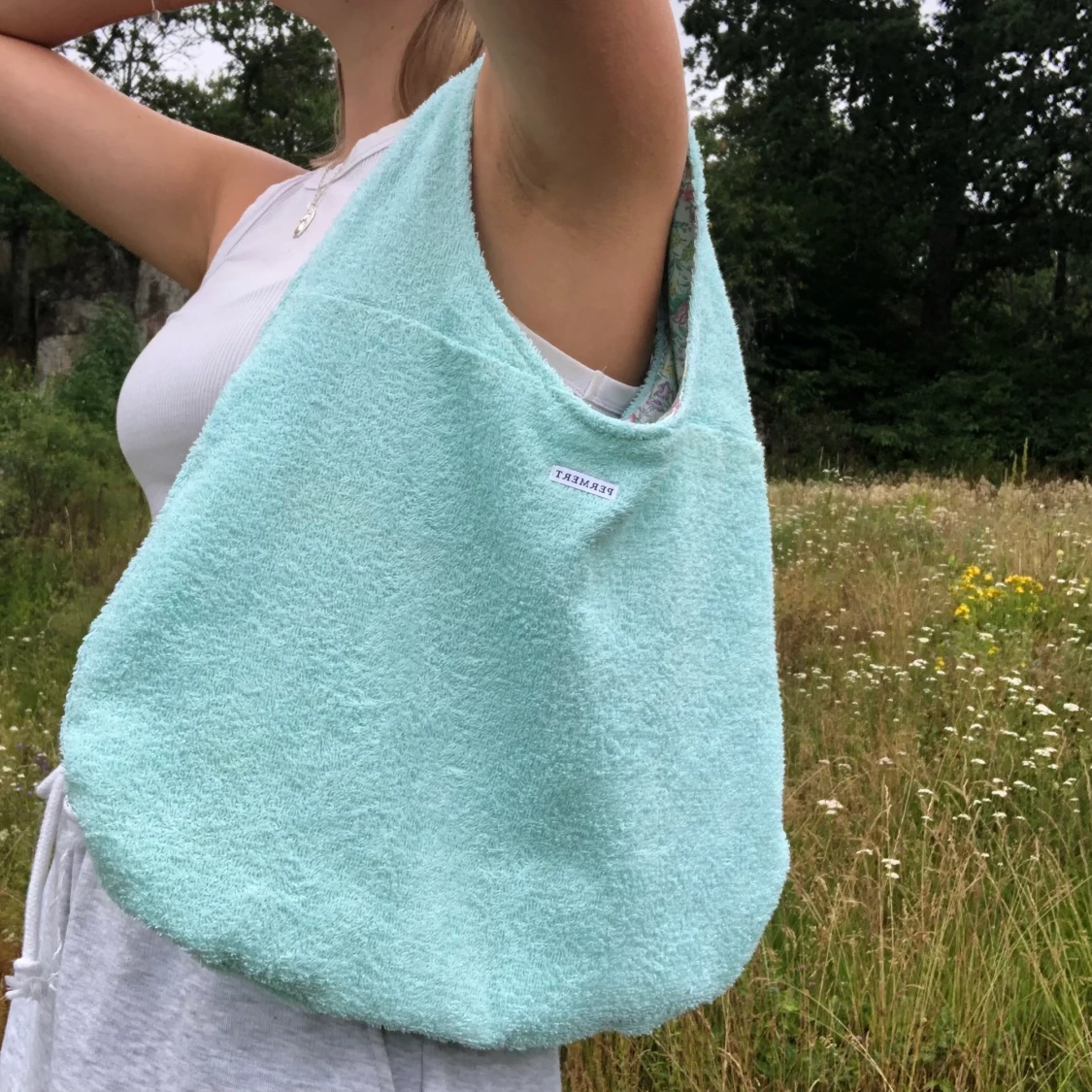 Handsydd mintgrön/mintblå frotté väska 