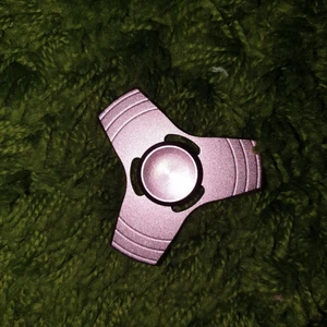 Rosa-lila fidgetspinner  - Bra för stress borttagning 