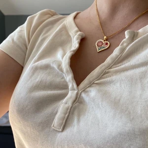 Handgjort halsband  - GRATIS FRAKT💖 @bladhsmycken på Instagram 