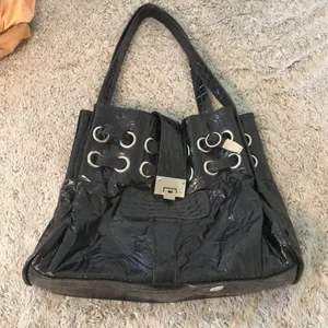 Svart väska - Jätte fin svart väska 