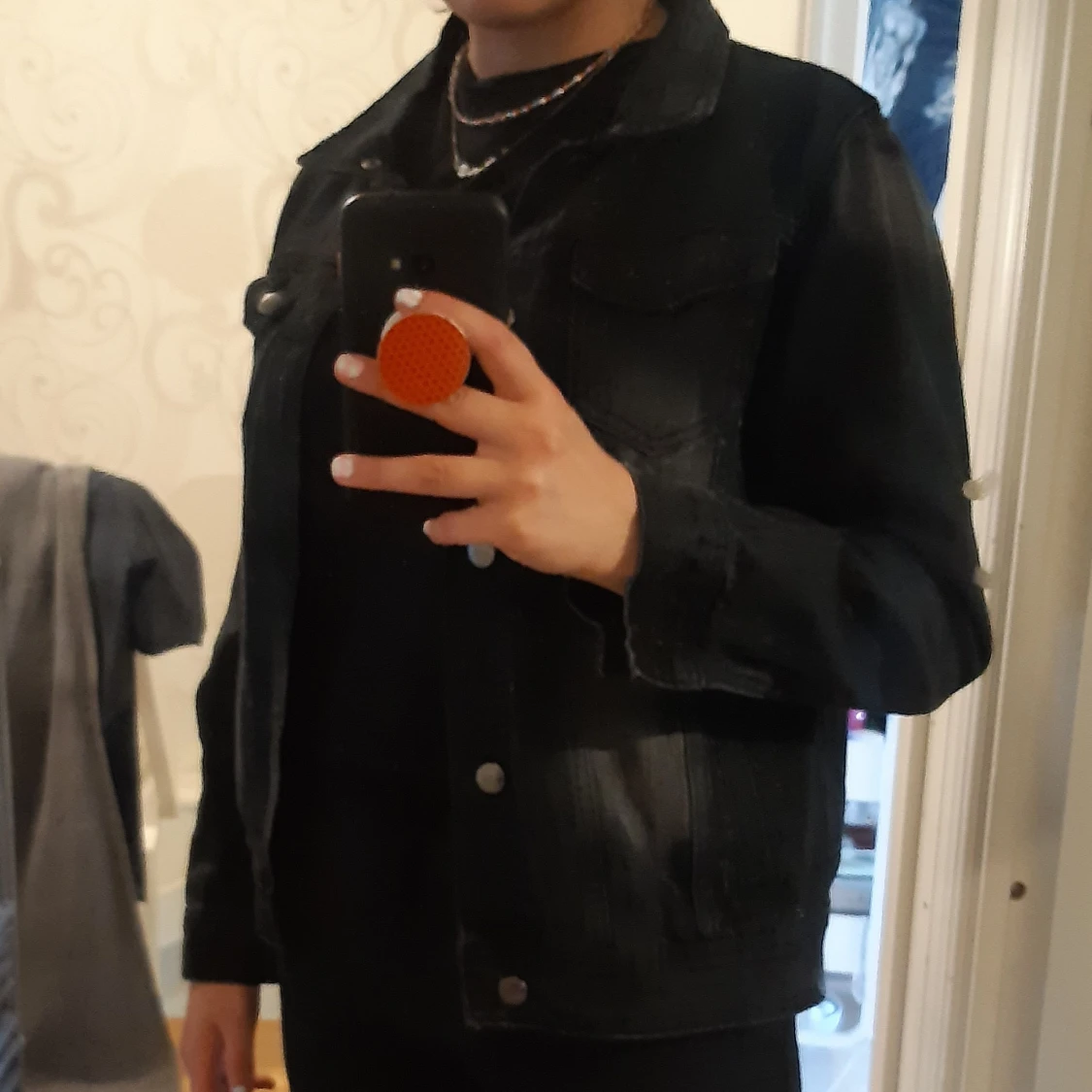 Svart denim jacka med oljemålning på ryggen - 90