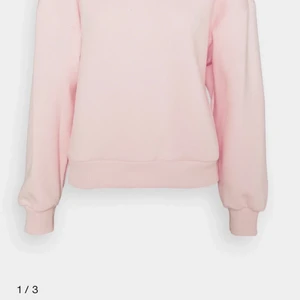 Rosa sweatshirt  - Rosa sweatshirt från lager 157 (ser ut som den på bilden) som är använd endast 1-2 gånger, kan skicka egna bilder 