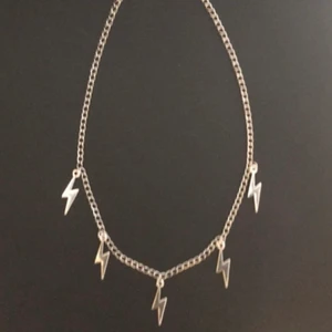 Blixthalsband - Silvrigt blixthalsband med justerbar längd 