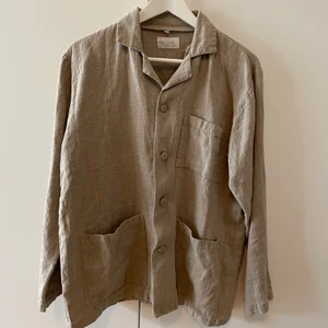 Linne shorta  - Säljer denna superfina linne shorta ifrån Lin living💓säljer den för att jag inte fått så mycket användning av den på senaste tyvärr. Hoppas den passar bättre i din Garderob 🌻🌻