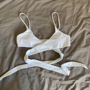 Bikiniöverdel - Vit bikiniöverdel från Shein, oanvänd 