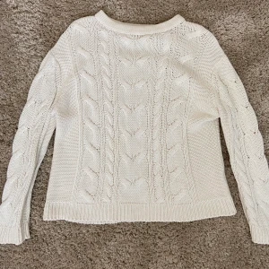 Stickad tröja  - Strl Xs, men är lite oversized. Köpare står för frakt