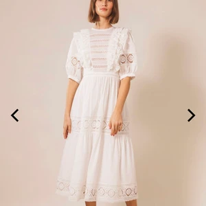 Klänning från Bymalina  - Säljer min oanvända klänning från Bymalina. Superfin och somrig. Nypris 2799kr 